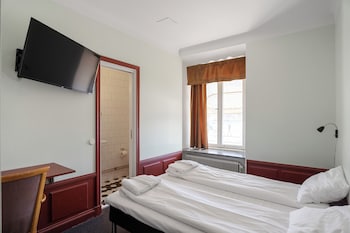 Classic Double or Twin Room (with Window) | Individually decorated, individually furnished, iron/ironing board