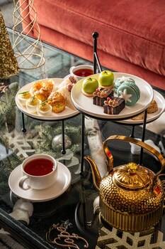 Outdoor pool, cabanas (surcharge), sun loungers