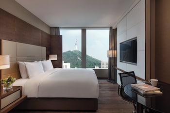 Phục vụ bữa sáng, bữa trưa, bữa tối, món ăn mang phong cách quốc tế 