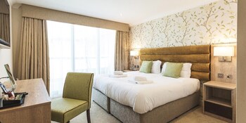 Standard Triple Room, 3 Twin Beds | Individually decorated, desk, laptop workspace, iron/ironing board