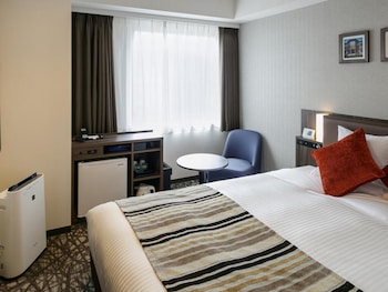 Breakfast, lunch and dinner served