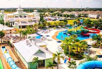 Alberca al aire libre, alberca climatizada y camas balinesas (con cargo)