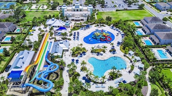 Piscine extérieure, piscine chauffée, 11 h à  18 h, cabanas (supplément)