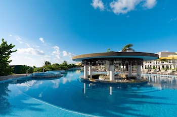 9 bares, 5 bares en la piscina, bar en la playa