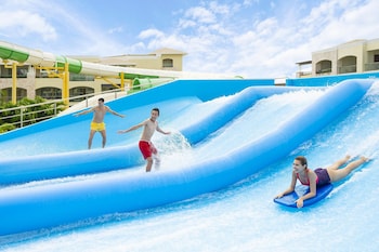 9 bars/lounges, 5 swim-up bars, beach bar