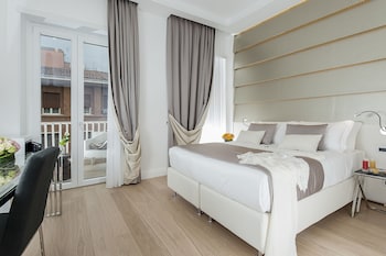 Classic Suite | Bathroom | Free toiletries, hair dryer, bathrobes, slippers