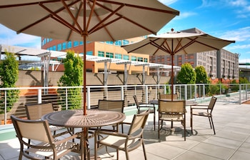 Suite, Multiple Beds, Bathtub | Living area | 42-inch flat-screen TV with satellite channels, TV
