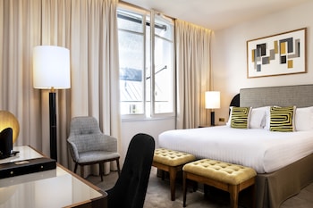 Literie de qualité, minibar contenant certains articles gratuits