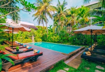 2 outdoor pools, open 9:00 AM to 10:00 PM, pool umbrellas, sun loungers