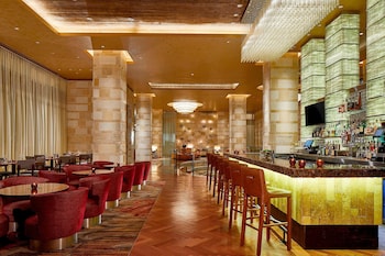 Piscine couverte, piscine extérieure (ouverte en saison)