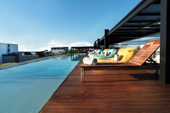 2 piscines extérieures