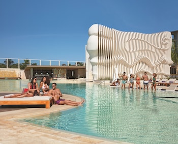 2 outdoor pools, pool umbrellas, sun loungers