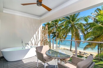 4 bars/lounges, poolside bar