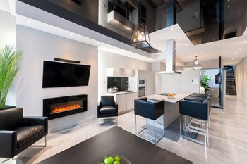 Suite, 2 chambres (1304) | Cuisine privée | Réfrigérateur grande capacité avec congélateur, four à micro-ondes