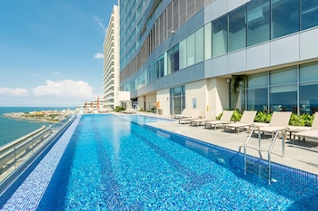 2 restaurantes; se sirven comidas 