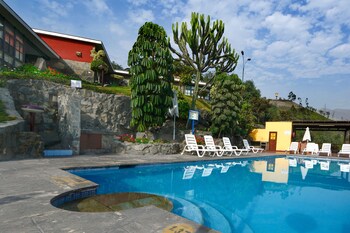 7 outdoor pools