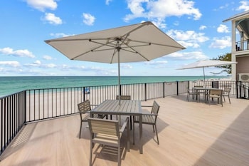 Premium bedding, pillowtop beds, minibar, free cribs/infant beds