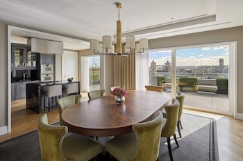 Suite Royal (Garden) | 1 habitación, minibar, caja de seguridad en la habitación y escritorio 