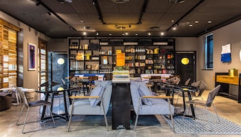 Daily buffet breakfast (ILS 100 per person)