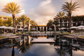 5 restaurants, breakfast, lunch, dinner served; Mexican cuisine