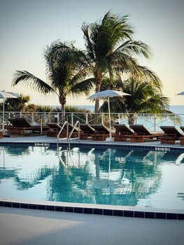 Minibar, coffres-forts dans les chambres, fer et planche à repasser