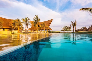 5 outdoor pools
