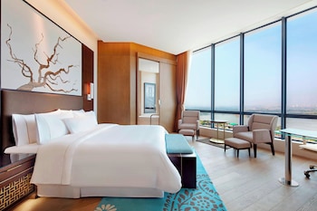 Breakfast, lunch and dinner served