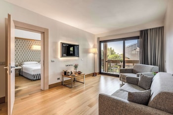 Daily buffet breakfast (EUR 15 per person)