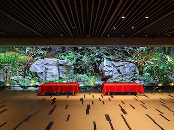 المنطقة المحيطة بالمنشأة