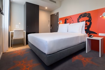 Breakfast, lunch and dinner served