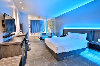 In-room safe, soundproofing, iron/ironing board, free WiFi