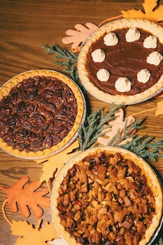 2 restaurants, breakfast, lunch, dinner served; American cuisine