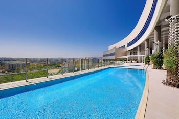 Een seizoensgebonden buitenzwembad