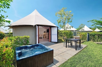 Tent, 1 King Bed with Sofa bed, Pool View (Whirlpool) | Minibar, in-room safe, desk, blackout drapes