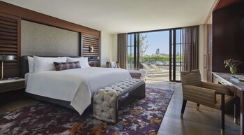 Fells Point Suite | Premium bedding, down comforters, pillowtop beds, minibar