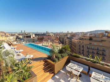 Indoor pool, seasonal outdoor pool, pool loungers
