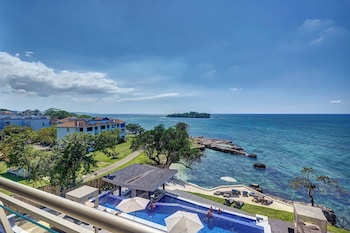Sunset Swim Out Suite