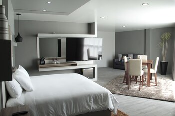 1 bedroom, in-room safe, iron/ironing board, free WiFi