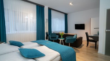 Chambre Confort double, 1 très grand lit | Bureau, espace de travail pour ordinateurs portables