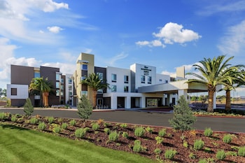 Brankas, tirai kedap cahaya, tempat tidur bayi gratis, dan Wi-Fi gratis