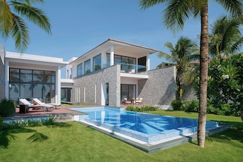 Outdoor pool, open 6:00 AM to 7:00 PM, pool umbrellas, pool loungers