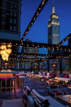 2 bars/lounges, bar met dakterras
