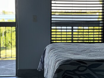 Ropa de cama de alta calidad y escritorio