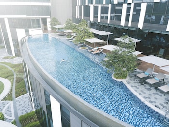 Hồ bơi ngoài trời