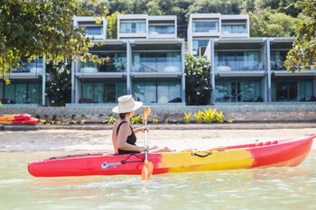 2 outdoor pools, open 8:00 AM to 7:00 PM, pool umbrellas, sun loungers