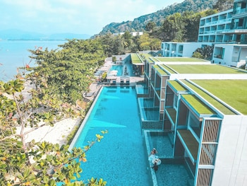 2 piscinas al aire libre (de 08:00 a 19:00), sombrillas, tumbonas