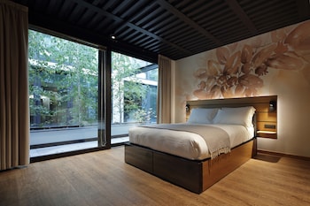 Classic Double Room with Double or Twin beds | Minibar, in-room safe, individually decorated, individually furnished