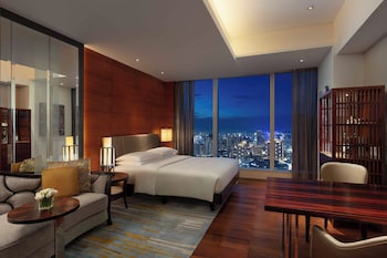 2 bars/lounges, poolside bar