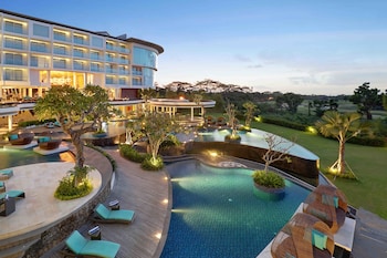 Outdoor pool, open 7:00 AM to 7:00 PM, sun loungers