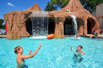 3 indoor pools, seasonal outdoor pool, sun loungers